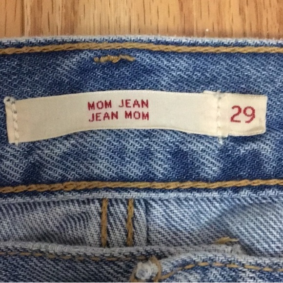 Levi’s Mom Jean Pants - Picture 3 of 4
